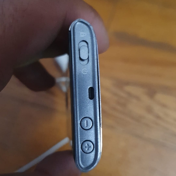 Philips GoGear Ariaz 16GB MP3 Video Player - Picture 3 of 4